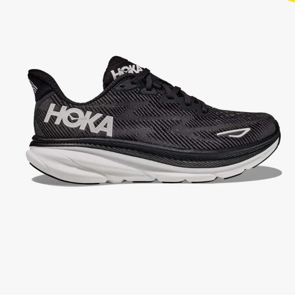 Hoka Women's Clifton 9 Sneakers in Black Size 7